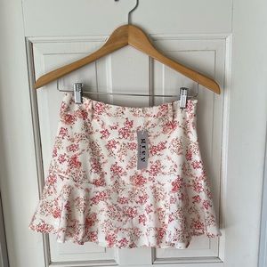 NWT Grey Bandit, Women’s Size M, White Floral Tennis Skirt